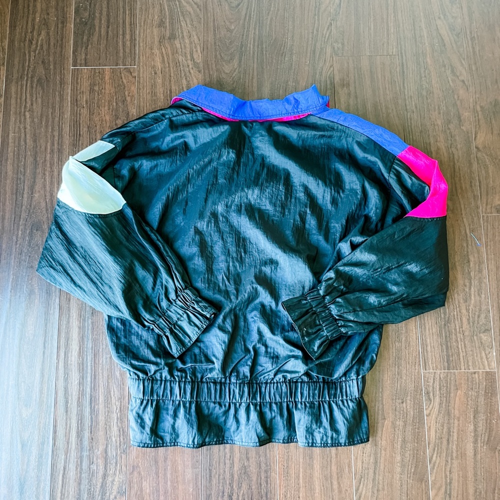 Retro Windbreaker - Picture 7 of 12